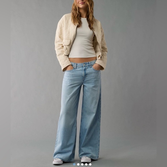 American Eagle Outfitters Low Rise Ultra wide leg Jeans - Picture 1 of 4